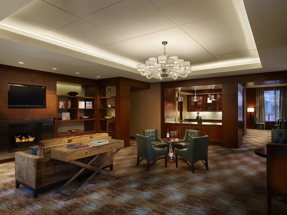 Battery Wharf Hotel, Boston Waterfront — Restaurant & bars in Boston, Massachusetts