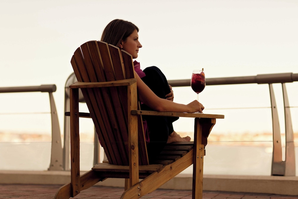 Battery Wharf Hotel, Boston Waterfront — Restaurant & bars in Boston, Massachusetts