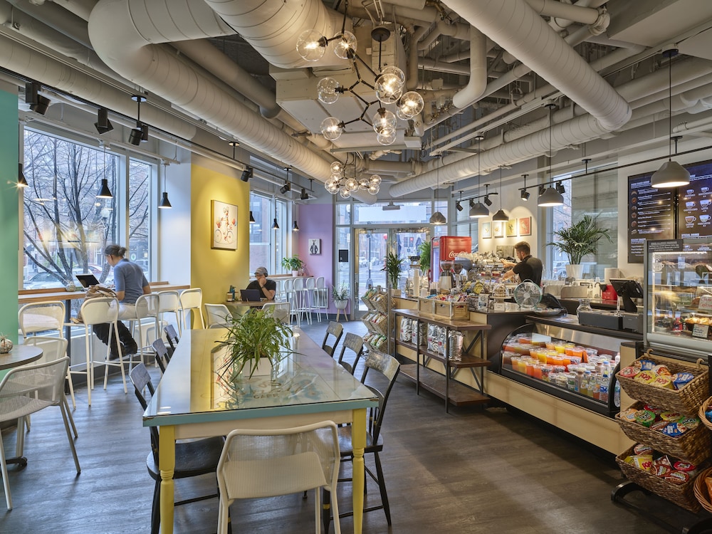 Battery Wharf Hotel, Boston Waterfront — Restaurant & bars in Boston, Massachusetts