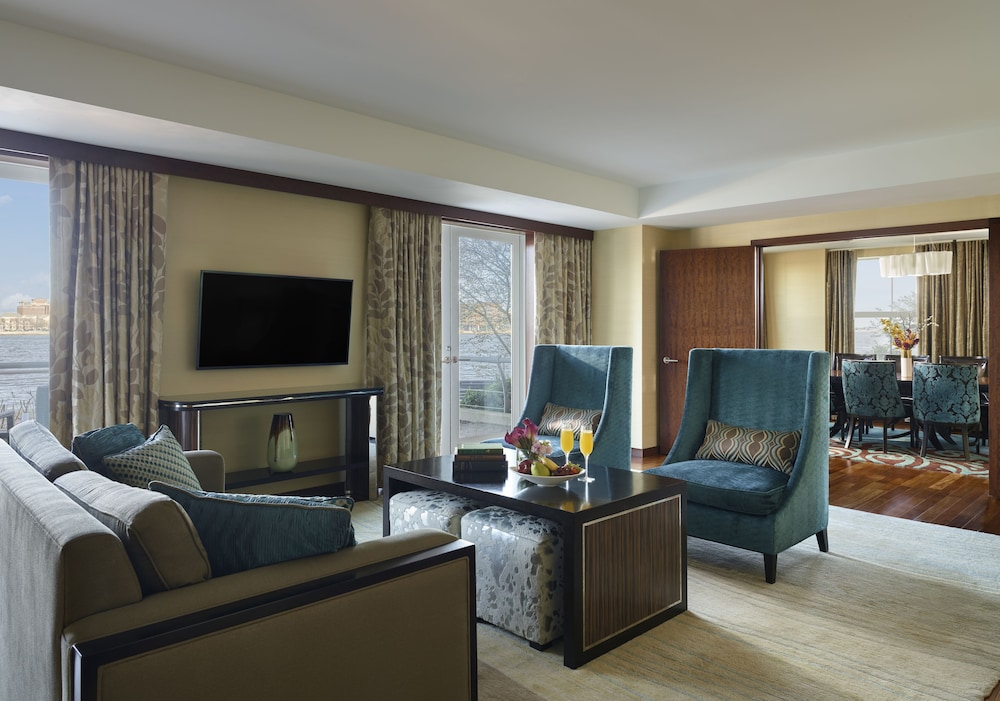 Battery Wharf Hotel, Boston Waterfront — Hotel rooms in Boston, Massachusetts