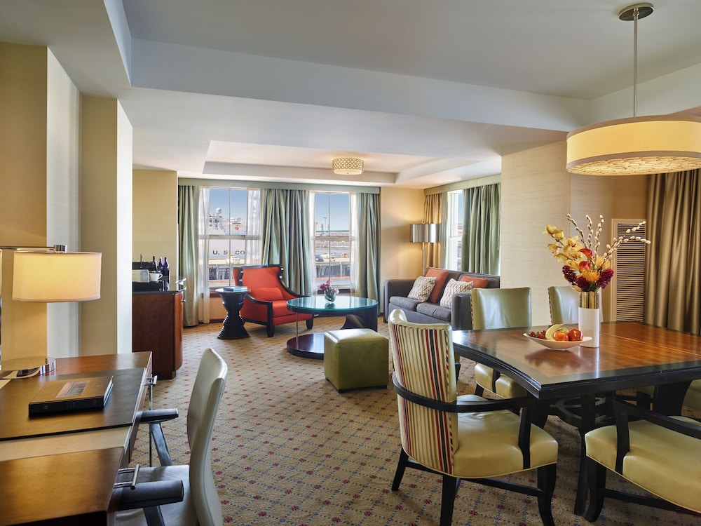 Battery Wharf Hotel, Boston Waterfront — Hotel rooms in Boston, Massachusetts