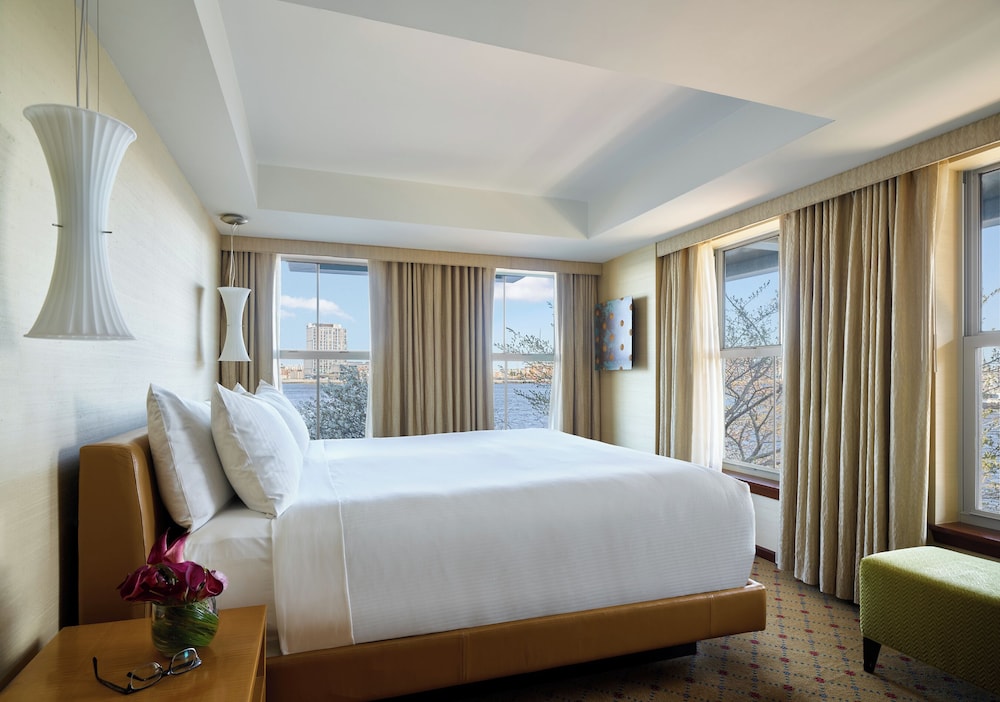 Battery Wharf Hotel, Boston Waterfront — Hotel rooms in Boston, Massachusetts