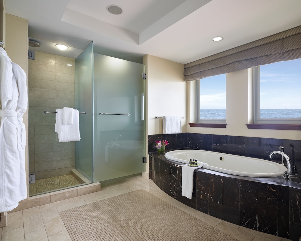 Battery Wharf Hotel, Boston Waterfront — Hotel rooms in Boston, Massachusetts