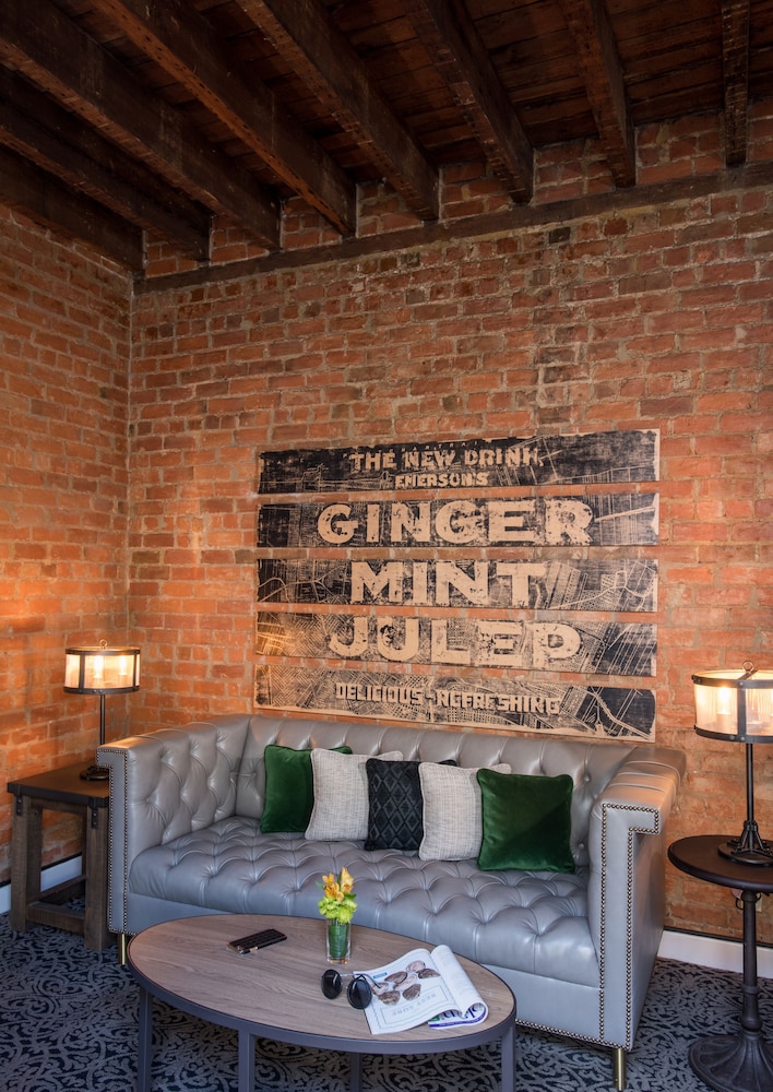 Holiday Inn FRENCH QUARTER-CHATEAU LEMOYNE by IHG — Hotel rooms in New Orleans, Louisiana