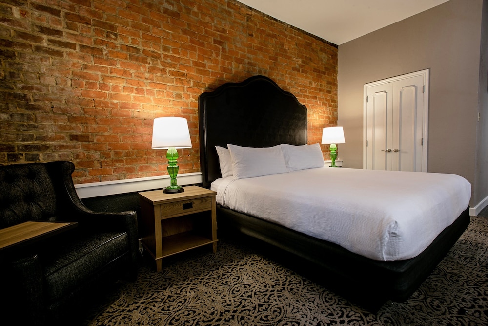 Holiday Inn FRENCH QUARTER-CHATEAU LEMOYNE by IHG — Hotel rooms in New Orleans, Louisiana