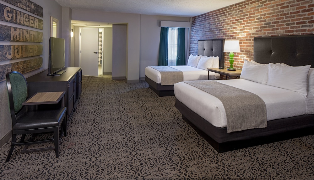 Holiday Inn FRENCH QUARTER-CHATEAU LEMOYNE by IHG — Hotel rooms in New Orleans, Louisiana