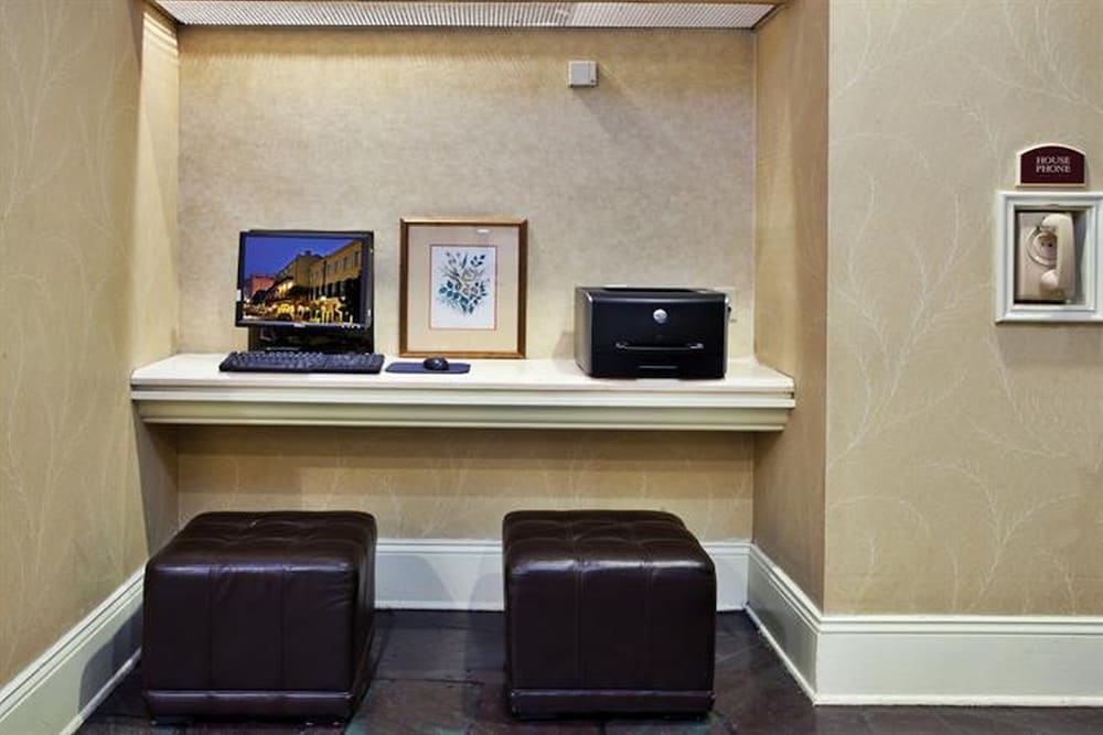 Holiday Inn FRENCH QUARTER-CHATEAU LEMOYNE by IHG — Hotel building in New Orleans, Louisiana