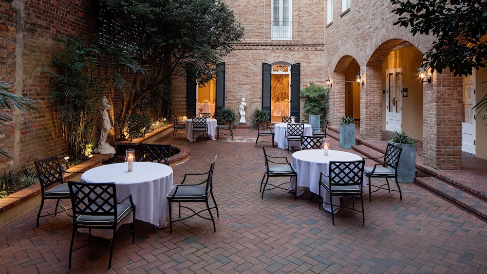Holiday Inn FRENCH QUARTER-CHATEAU LEMOYNE by IHG — Restaurant & bars in New Orleans, Louisiana