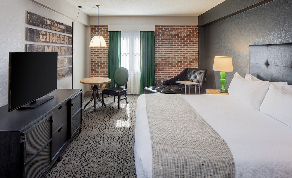 Holiday Inn FRENCH QUARTER-CHATEAU LEMOYNE by IHG — Hotel rooms in New Orleans, Louisiana