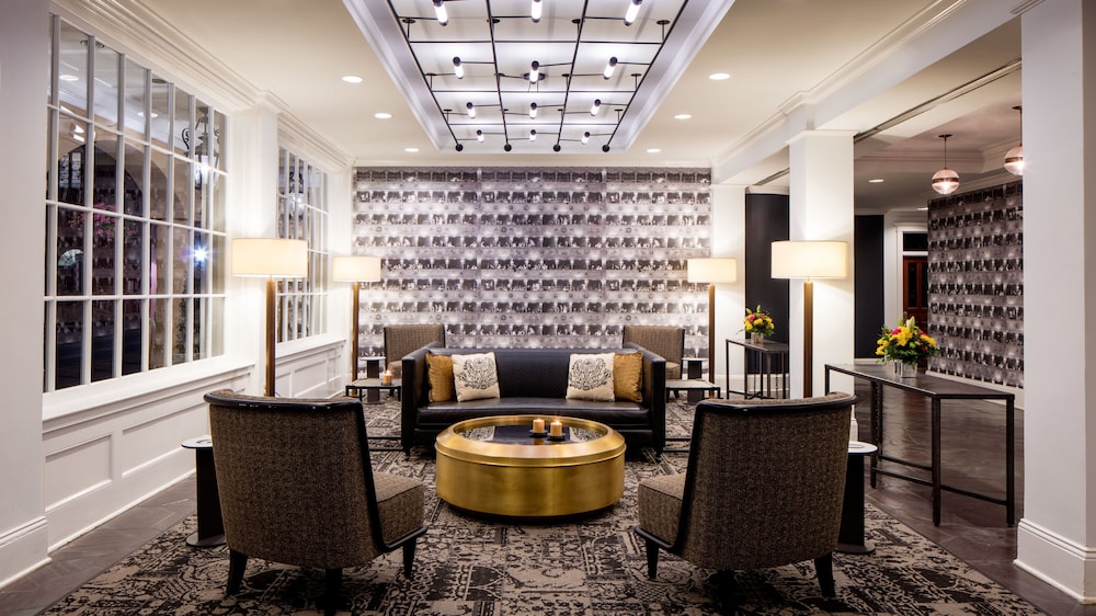 Holiday Inn FRENCH QUARTER-CHATEAU LEMOYNE by IHG — Restaurant & bars in New Orleans, Louisiana