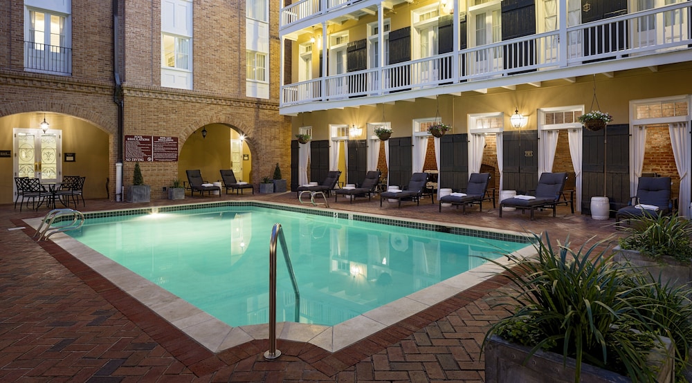 Holiday Inn FRENCH QUARTER-CHATEAU LEMOYNE by IHG — Swimming pool in New Orleans, Louisiana