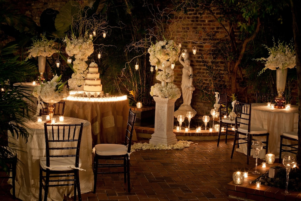Holiday Inn FRENCH QUARTER-CHATEAU LEMOYNE by IHG — Restaurant & bars in New Orleans, Louisiana