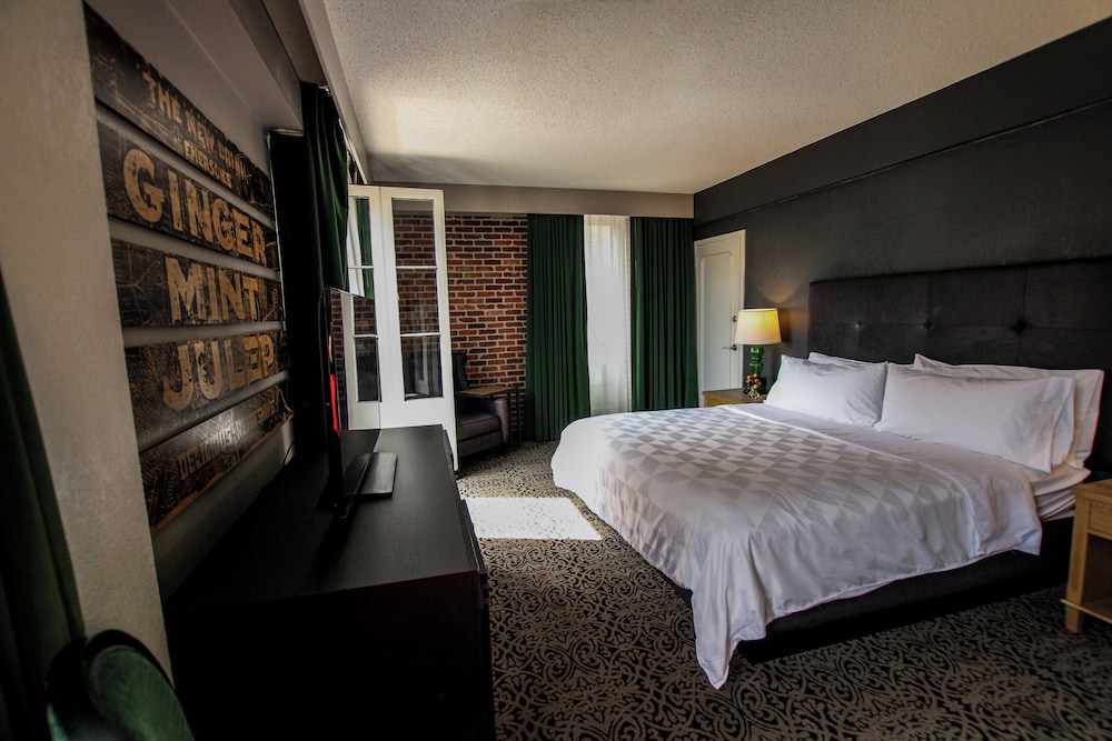 Holiday Inn FRENCH QUARTER-CHATEAU LEMOYNE by IHG — Hotel rooms in New Orleans, Louisiana