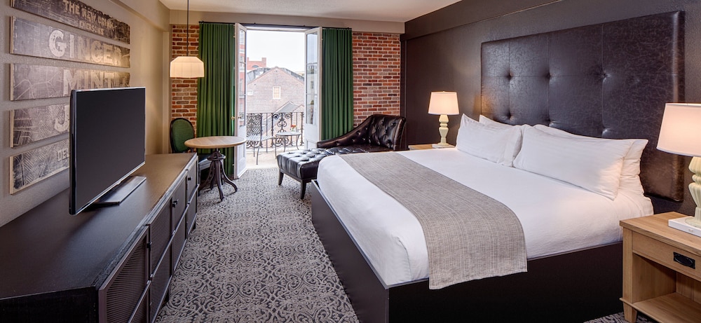 Holiday Inn FRENCH QUARTER-CHATEAU LEMOYNE by IHG — Hotel rooms in New Orleans, Louisiana