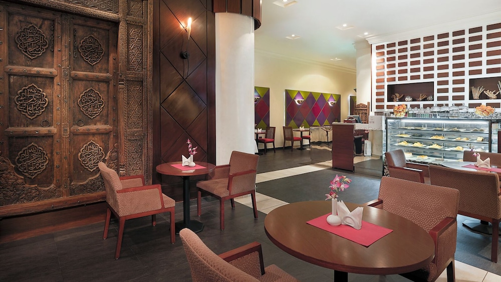 City Seasons Al Hamra Hotel — Restaurant & bars in Abu Dhabi