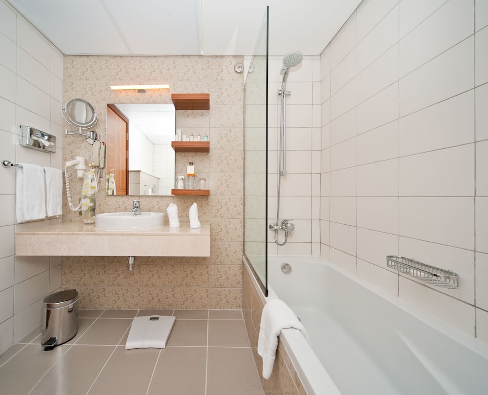 City Seasons Al Hamra Hotel — Hotel rooms in Abu Dhabi