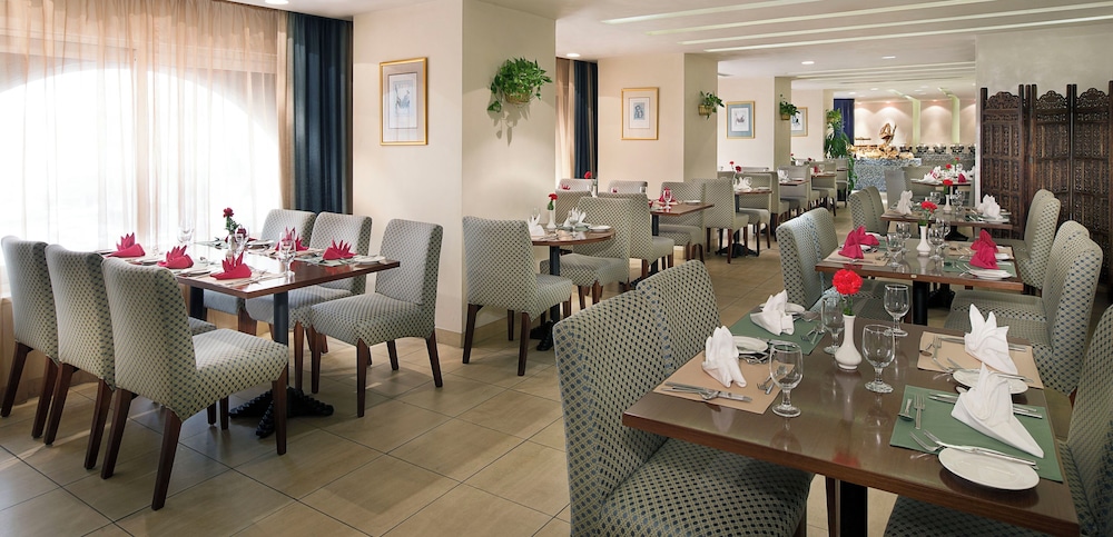 City Seasons Al Hamra Hotel — Restaurant & bars in Abu Dhabi