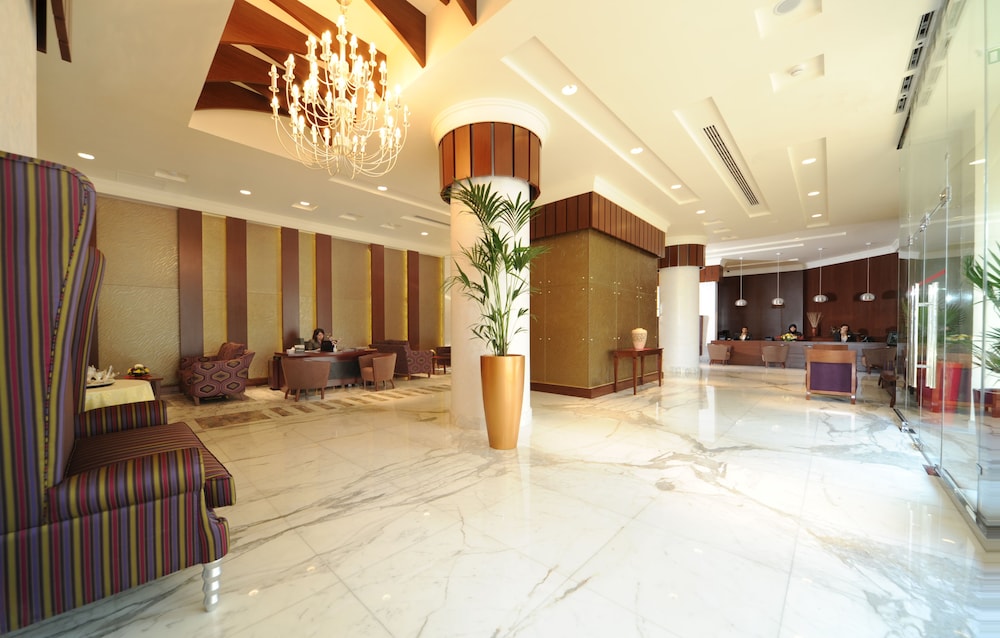 City Seasons Al Hamra Hotel — Hotel building in Abu Dhabi