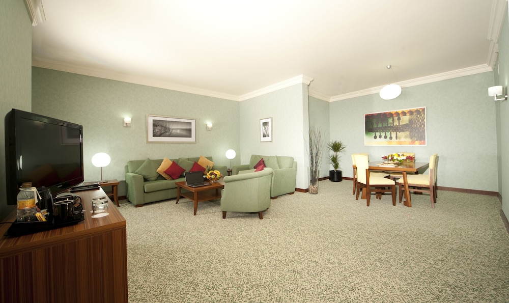 City Seasons Al Hamra Hotel — Hotel rooms in Abu Dhabi