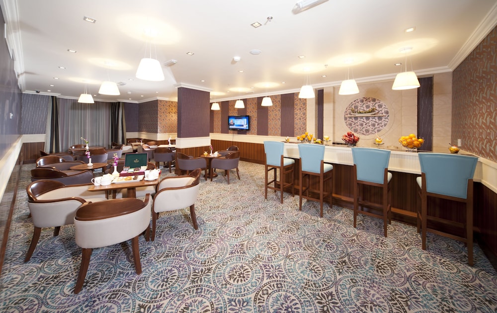City Seasons Al Hamra Hotel — Restaurant & bars in Abu Dhabi