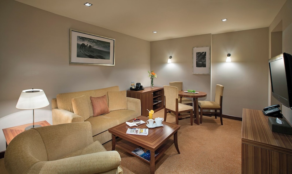 City Seasons Al Hamra Hotel — Hotel rooms in Abu Dhabi