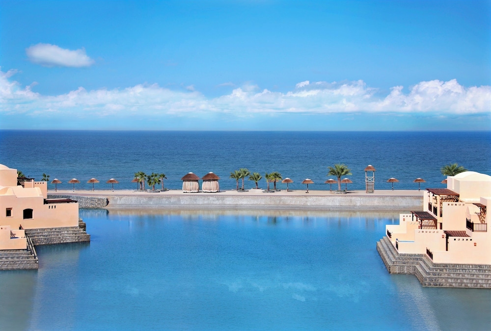 The Cove Rotana Resort — Swimming pool in Ras al Khaimah