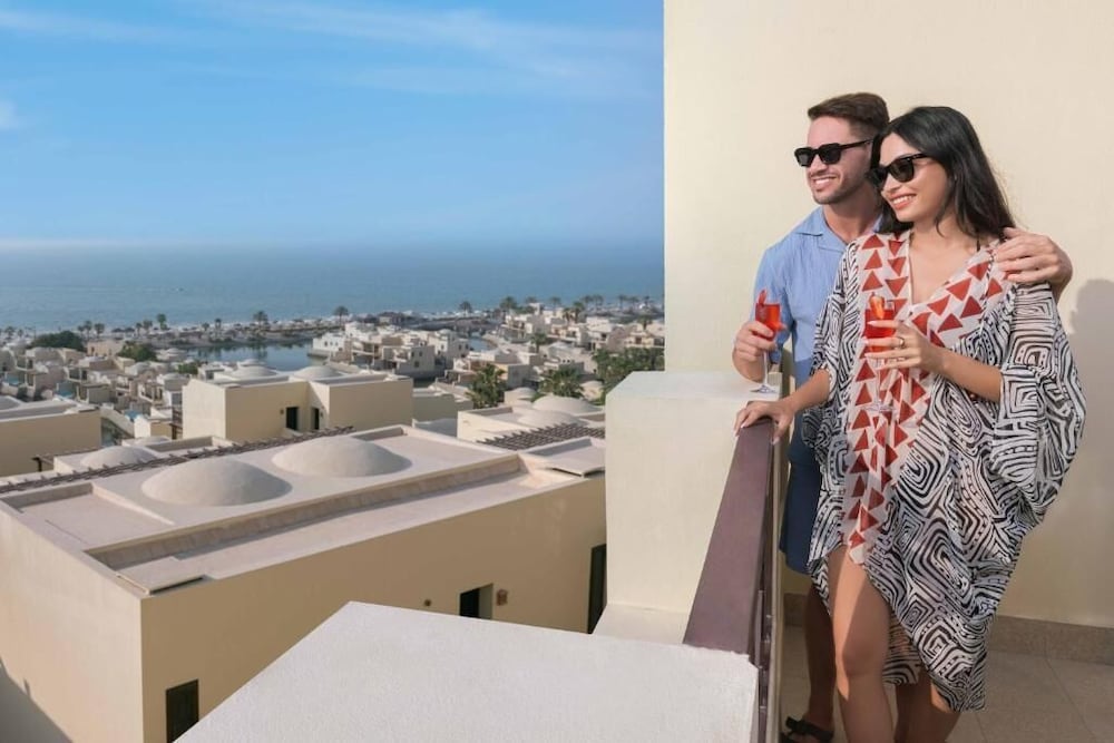 The Cove Rotana Resort — Hotel building in Ras al Khaimah