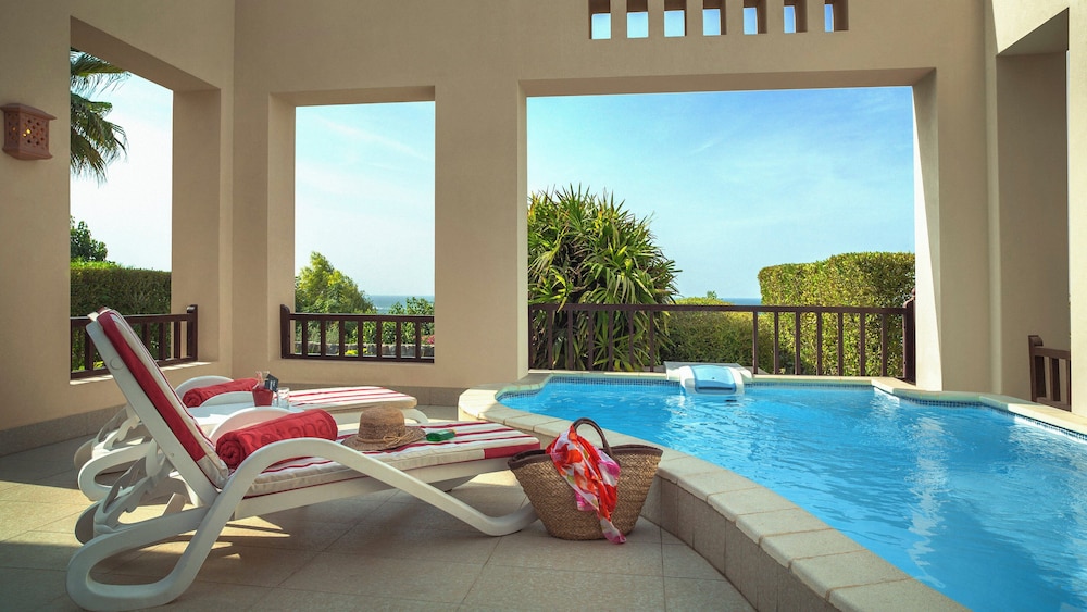 The Cove Rotana Resort — Swimming pool in Ras al Khaimah