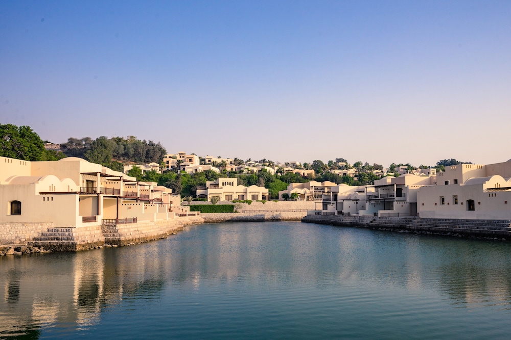 The Cove Rotana Resort — Hotel building in Ras al Khaimah