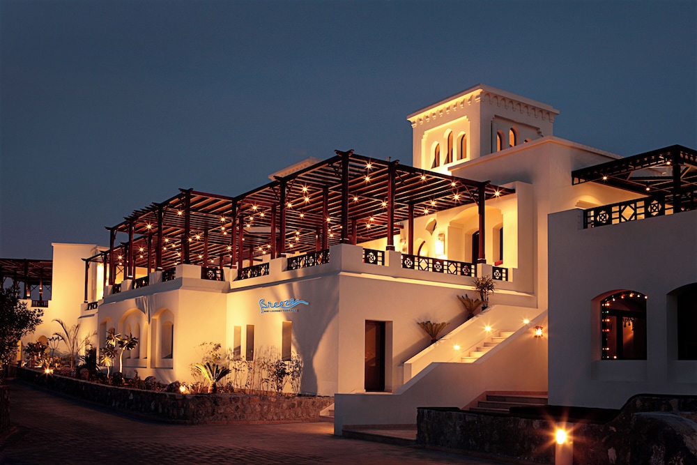 The Cove Rotana Resort — Hotel building in Ras al Khaimah