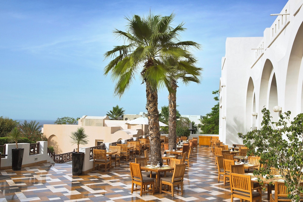 The Cove Rotana Resort — Restaurant & bars in Ras al Khaimah