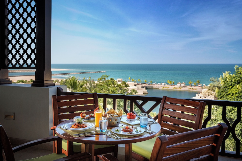 The Cove Rotana Resort — Restaurant & bars in Ras al Khaimah