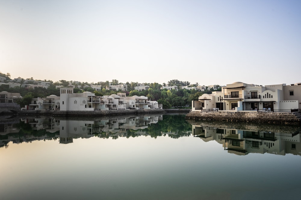 The Cove Rotana Resort — Hotel building in Ras al Khaimah