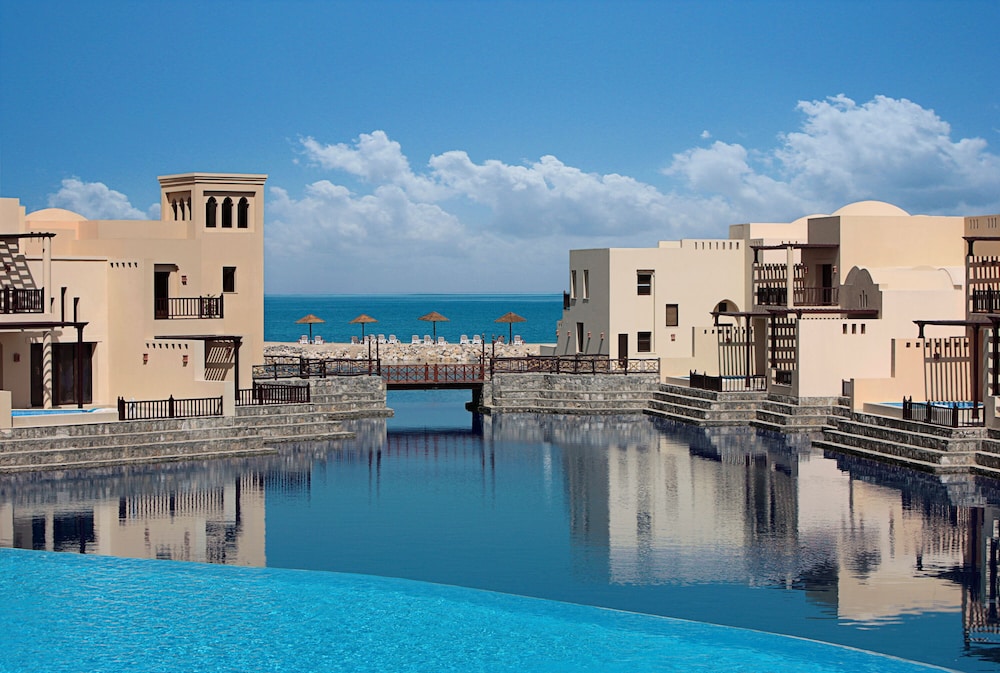 The Cove Rotana Resort — Swimming pool in Ras al Khaimah
