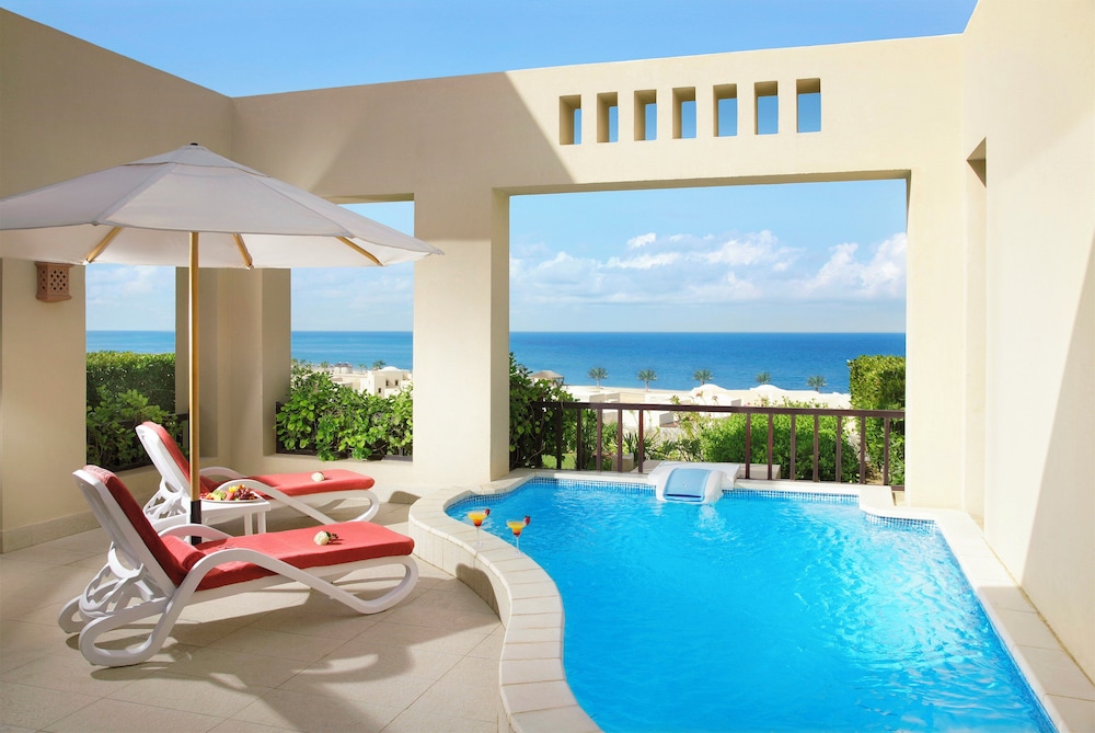 The Cove Rotana Resort — Swimming pool in Ras al Khaimah