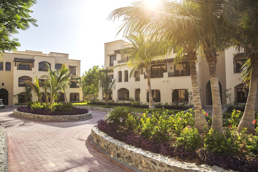 The Cove Rotana Resort — Hotel building in Ras al Khaimah