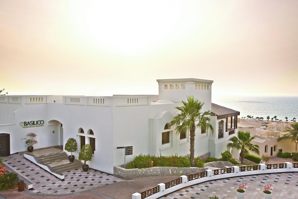 The Cove Rotana Resort — Hotel building in Ras al Khaimah