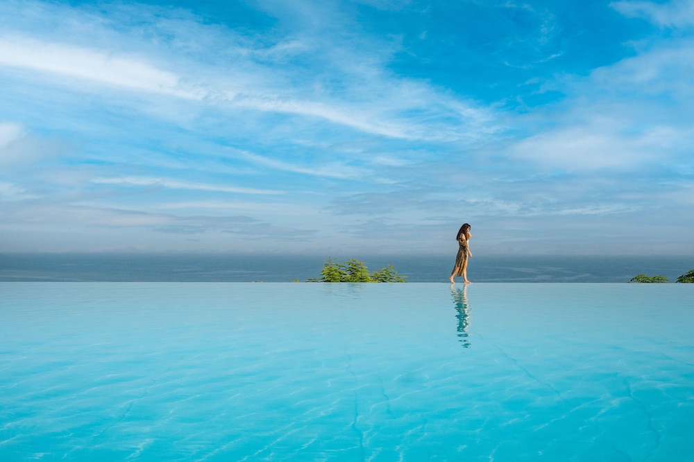 The Cove Rotana Resort — Swimming pool in Ras al Khaimah