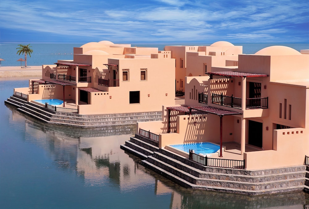 The Cove Rotana Resort — Hotel building in Ras al Khaimah