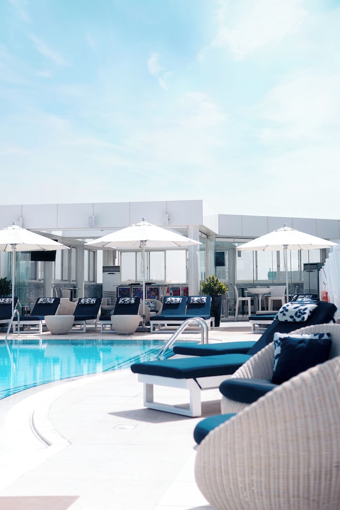 Millennium Downtown — Swimming pool in Abu Dhabi