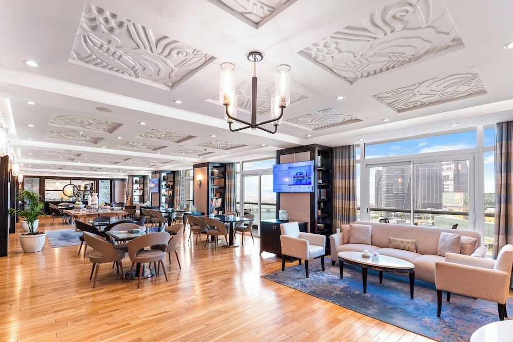 Beach Rotana — Restaurant & bars in Abu Dhabi