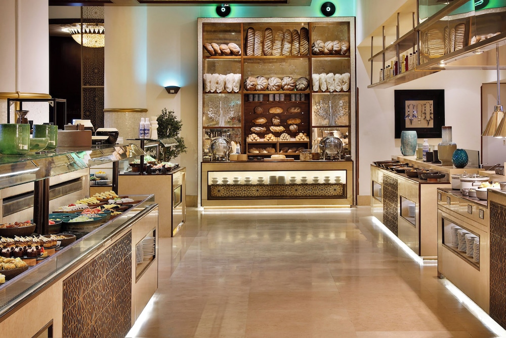 Beach Rotana — Restaurant & bars in Abu Dhabi