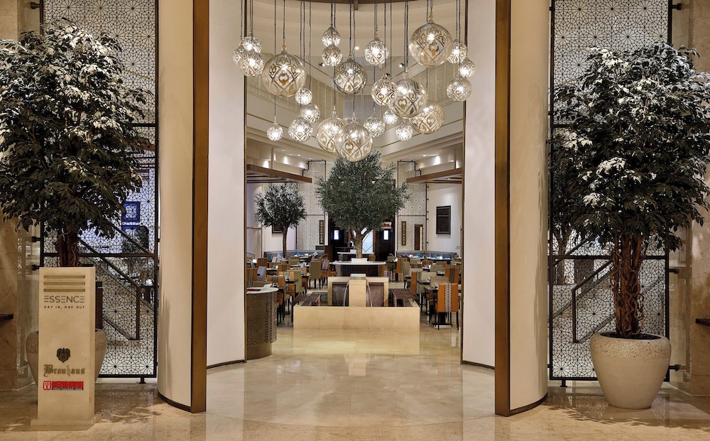 Beach Rotana — Restaurant & bars in Abu Dhabi