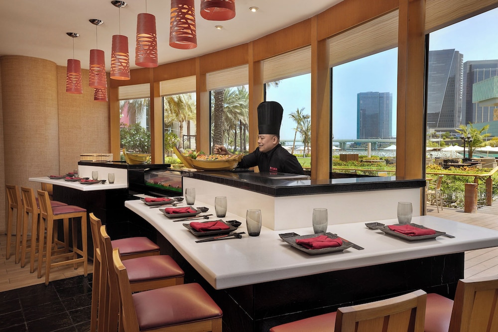 Beach Rotana — Restaurant & bars in Abu Dhabi