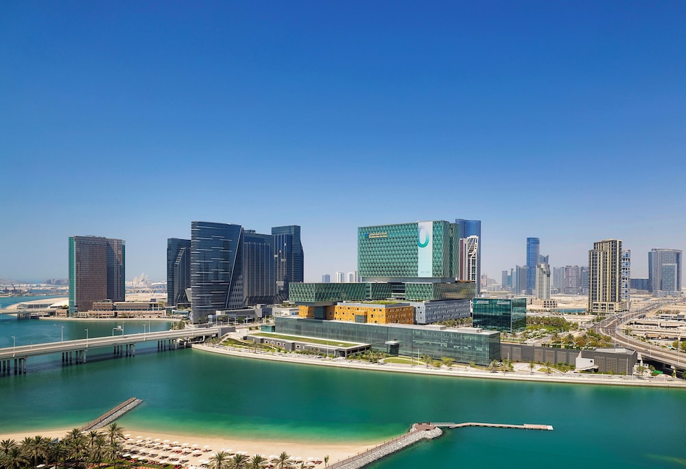 Beach Rotana — Hotel building in Abu Dhabi
