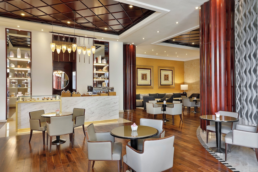 Beach Rotana — Restaurant & bars in Abu Dhabi