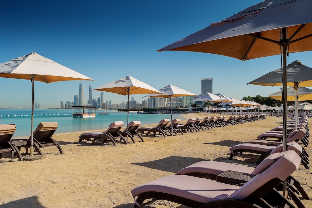 Radisson Blu Hotel & Resort, Abu Dhabi Corniche — Beach in Abu Dhabi