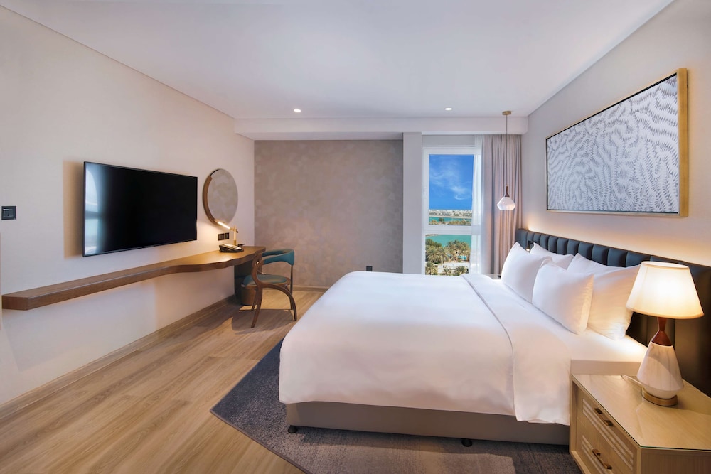 Radisson Blu Hotel & Resort, Abu Dhabi Corniche — Hotel rooms in Abu Dhabi