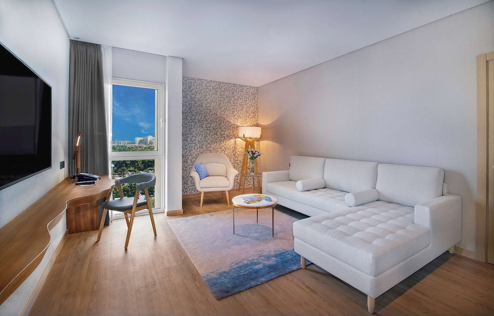 Radisson Blu Hotel & Resort, Abu Dhabi Corniche — Hotel rooms in Abu Dhabi