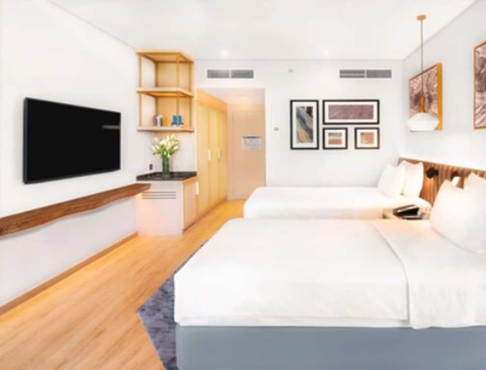Radisson Blu Hotel & Resort, Abu Dhabi Corniche — Hotel rooms in Abu Dhabi